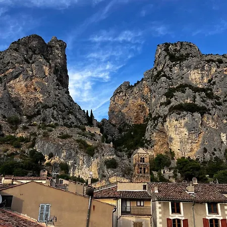 Lou Mistral - A Louer Πανσιόν Moustiers-Sainte-Marie