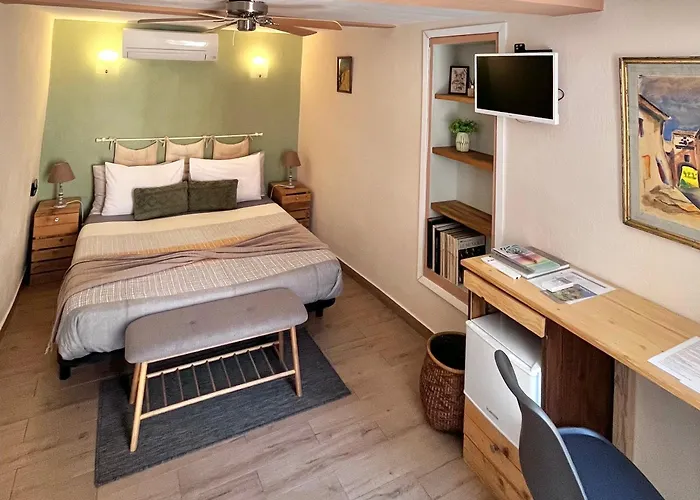 Lou Mistral - D'hotes 게스트하우스 3*